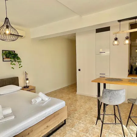 Lighthouse - Private - Bsr - 4 Apartment